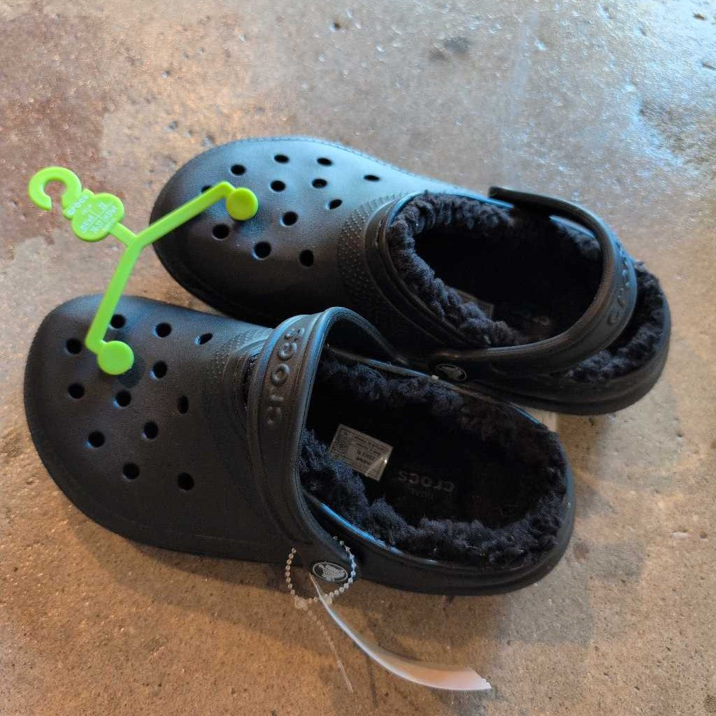 Crocs Classic Clogs with Fuzzy Lining