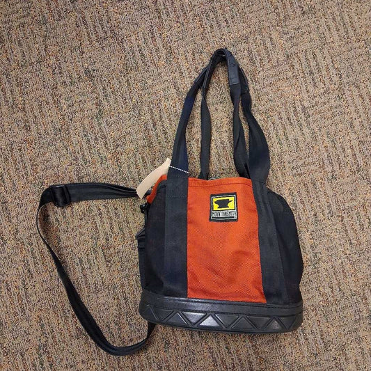 Bag w/waterproof bottom