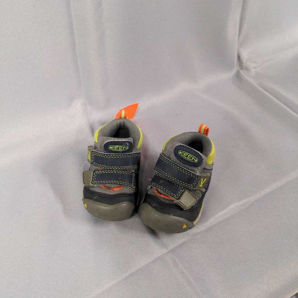 Toddler velcro strap hikers