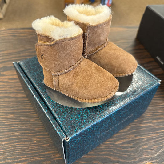 Shearling baby bootie