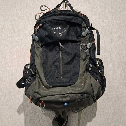 Sirrus 24L w/ raincover